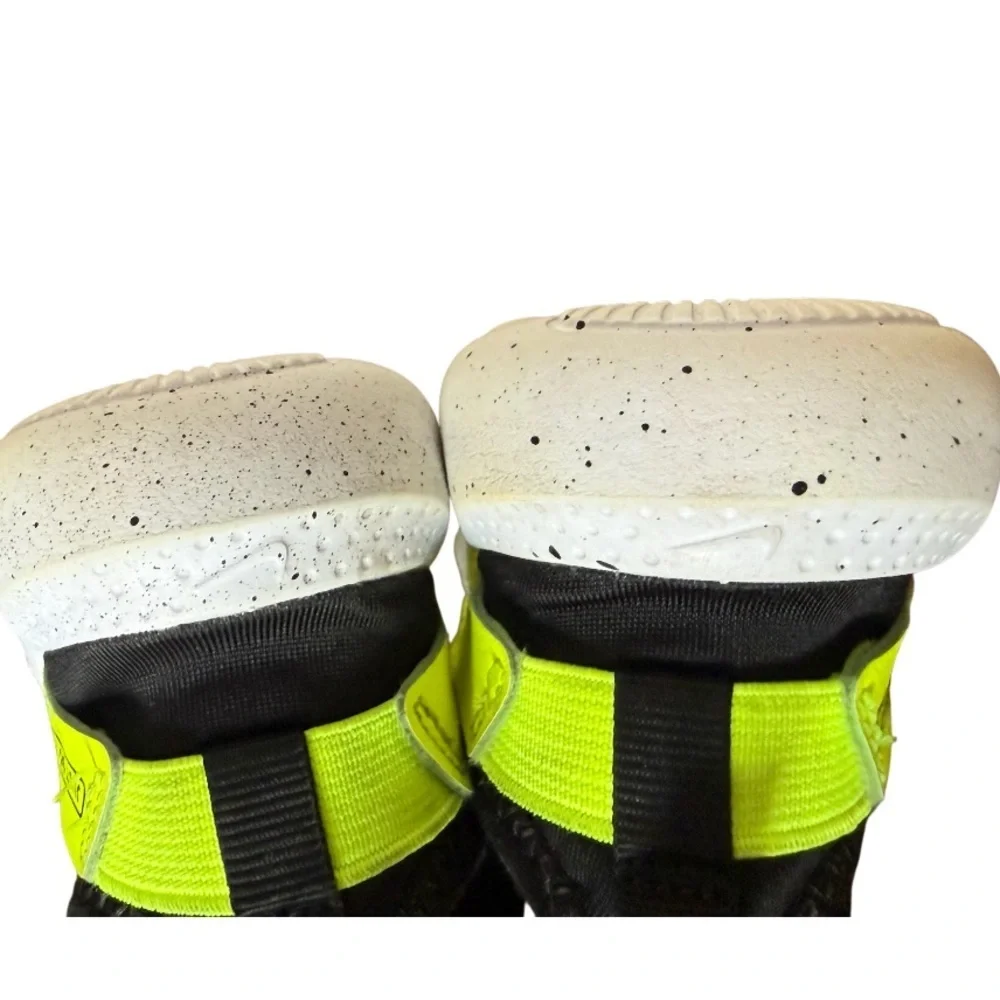 Nike dynamic sneakers